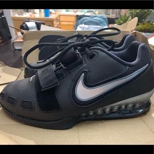 Nike Romaleos 2 - Size 7 Black Silver